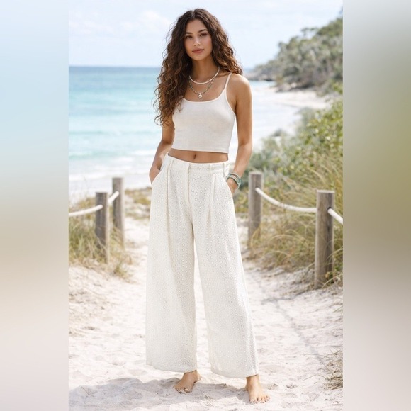 Womens Eyelet Wide Leg Pants Size Medium Coastal Beachy Cream Euro Summer Boho - Picture 2 of 7
